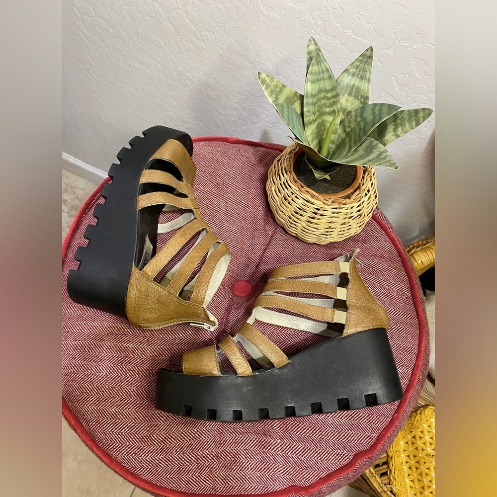 8100 Melrose Gladiator Back Zip Platform Sandal - image 5